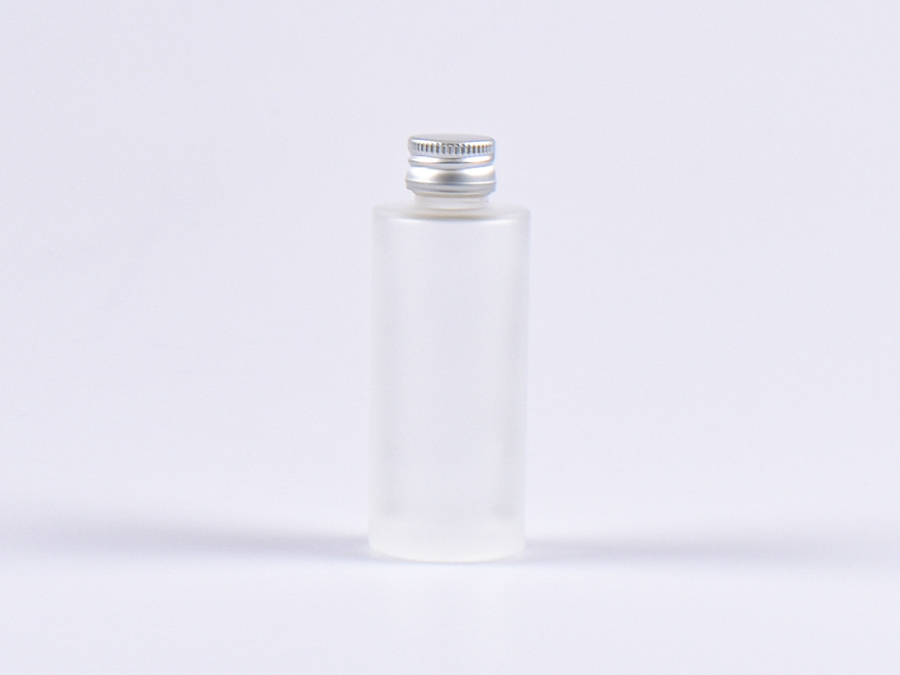 kosmetikflasche-aluminium-deckel-glas-mattiert